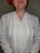 Load image into Gallery viewer, M/L - vintage lace collared blouse