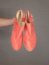 Load image into Gallery viewer, Size 9 - Pink Suade Flats
