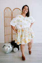 Load image into Gallery viewer, 3X Short - Yellow Floral Florence