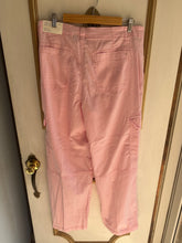 Load image into Gallery viewer, 12/Large high rise, wide leg, cargo pant in powder pink
