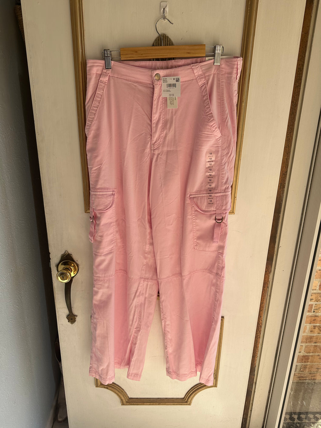 12/Large high rise, wide leg, cargo pant in powder pink