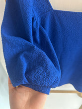 Load image into Gallery viewer, Medium - puff sleeve top

