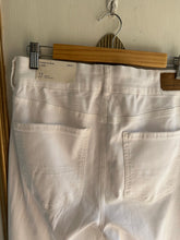 Load image into Gallery viewer, 12/Large white flare jeans
