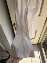 Load image into Gallery viewer, 12/Large white flare jeans
