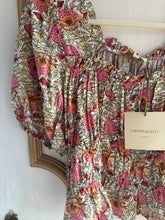 Load image into Gallery viewer, Medium - ruched blouse

