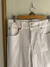 Load image into Gallery viewer, 12/Large white flare jeans
