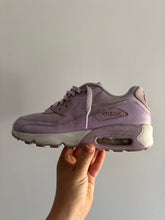 Load image into Gallery viewer, 7.5W/6Y Lilac Nike Air Max
