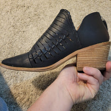 Load image into Gallery viewer, Size 7 - Dolce Vita booties

