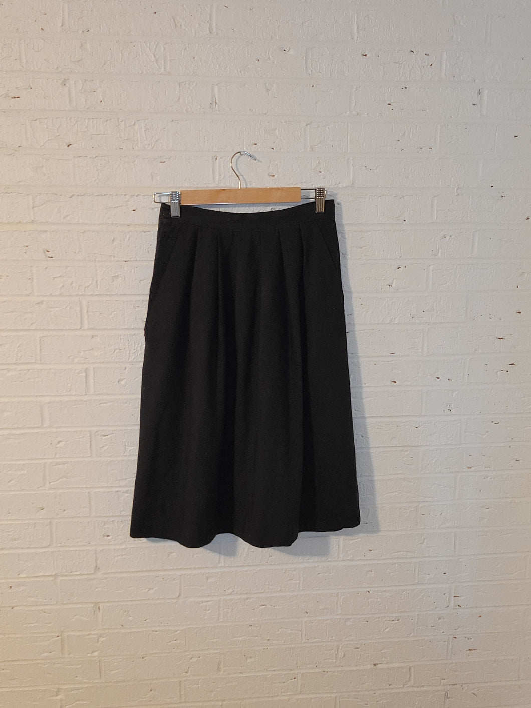 S - Vintage Pleated Skirt