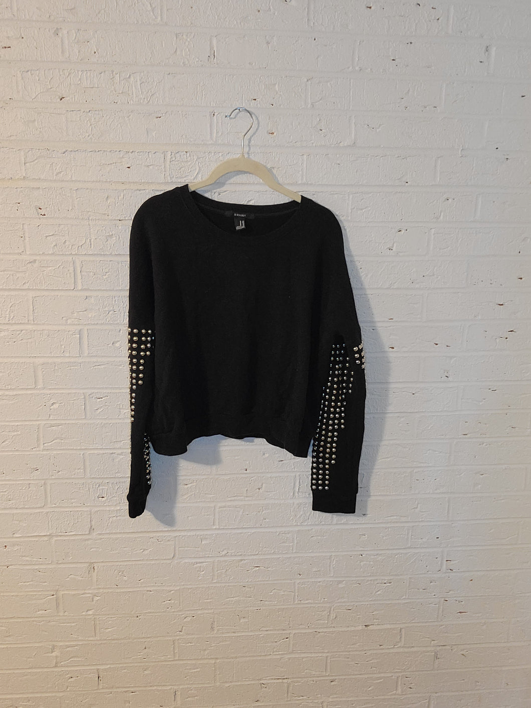 M - Studded Sweatshirt