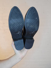 Load image into Gallery viewer, Size 9.5 - Target booties
