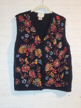Load image into Gallery viewer, M/L - Embroidered floral vest
