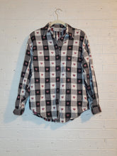 Load image into Gallery viewer, S - Heart button down
