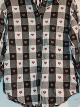 Load image into Gallery viewer, S - Heart button down
