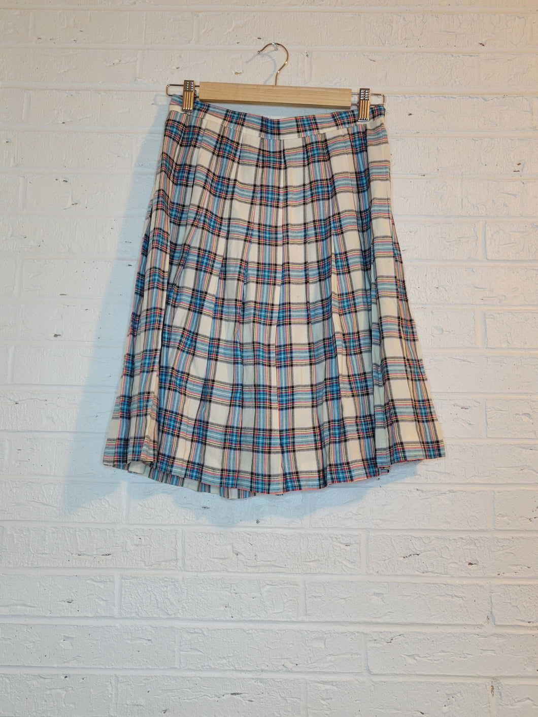 S - plaid pleated skirt