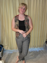 Load image into Gallery viewer, S/M- Tapestry Vest in Cranberry
