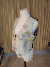 Load image into Gallery viewer, S/M Floral Vest
