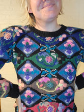 Load image into Gallery viewer, up to L - Abstract floral sweater
