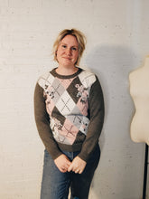 Load image into Gallery viewer, up to M - Alfred Dunner argyle floral sweater
