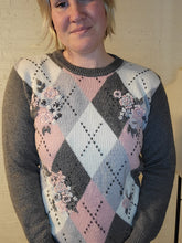 Load image into Gallery viewer, up to M - Alfred Dunner argyle floral sweater
