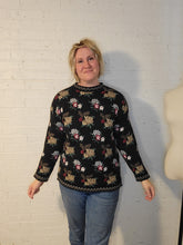 Load image into Gallery viewer, up to M - Black floral sweater
