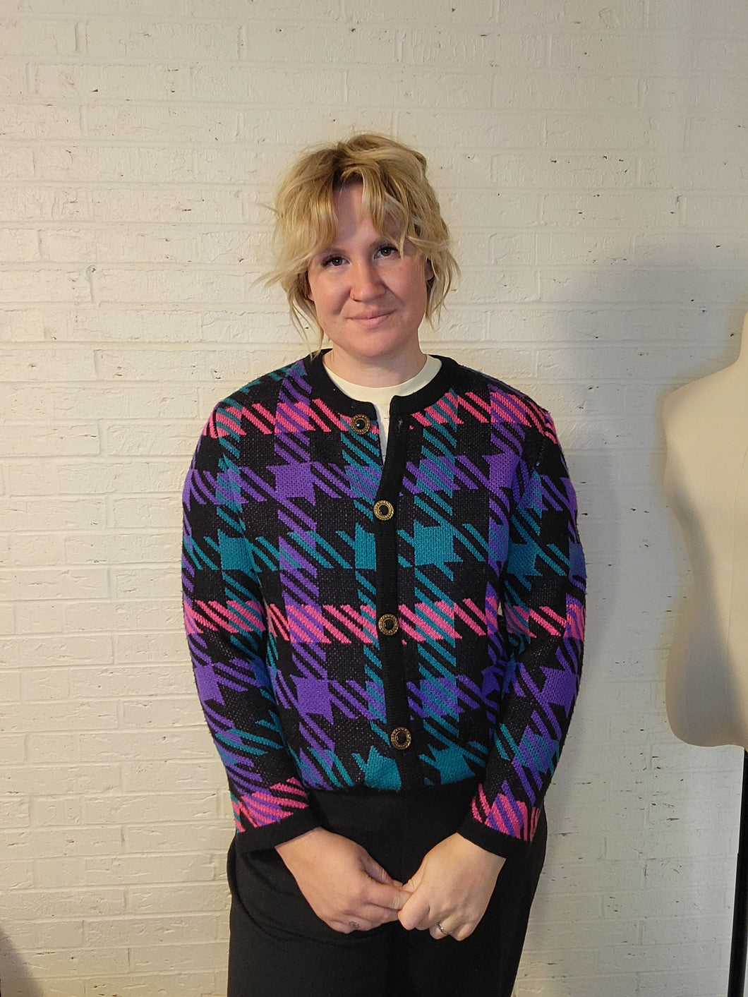 up to L - 90s houd's tooth cardigan