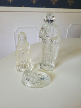 Load image into Gallery viewer, Glass Nativity Scene (3 piece)

