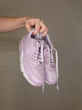 Load image into Gallery viewer, Lilac Nikes Y6/W7.5
