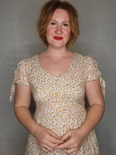 Load image into Gallery viewer, M/L - Floral Dress
