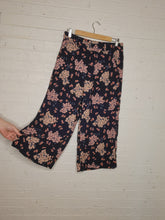 Load image into Gallery viewer, S - Loft Floral Crop Pants
