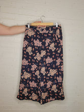 Load image into Gallery viewer, S - Loft Floral Crop Pants
