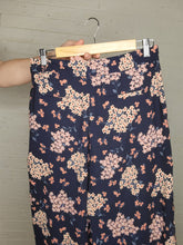 Load image into Gallery viewer, S - Loft Floral Crop Pants
