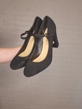 Load image into Gallery viewer, Size 9 - Classic Black Heels
