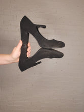 Load image into Gallery viewer, Size 9 - Classic Black Heels
