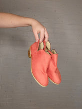Load image into Gallery viewer, Size 9 - Pink Suade Flats
