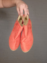 Load image into Gallery viewer, Size 9 - Pink Suade Flats
