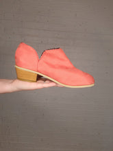 Load image into Gallery viewer, Size 9 - Pink Suade Flats
