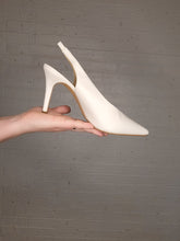Load image into Gallery viewer, Size 9 - Vince Camuto Sling Back heels
