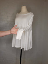 Load image into Gallery viewer, XS-M White Tunic
