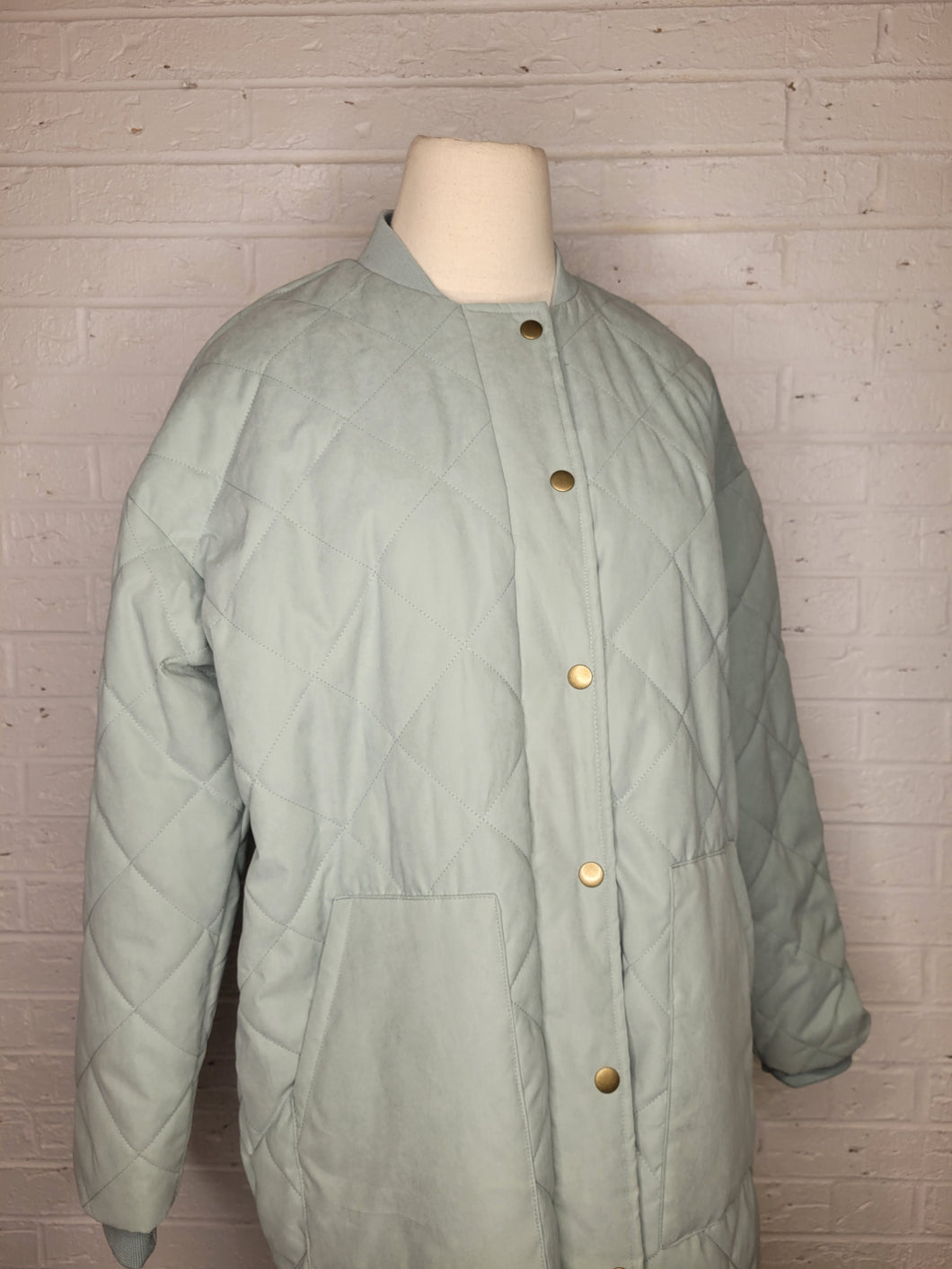 S/M - NWT Universal Thread Quilted Coat