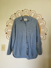 Load image into Gallery viewer, M - Madewell Chambray Buttondown
