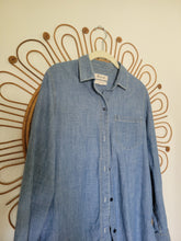 Load image into Gallery viewer, M - Madewell Chambray Buttondown
