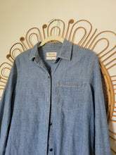 Load image into Gallery viewer, M - Madewell Chambray Buttondown
