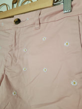 Load image into Gallery viewer, 4 - Old Navy Daisy Shorts
