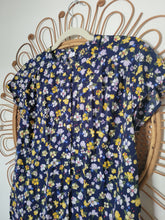 Load image into Gallery viewer, M - Old Navy Button Down
