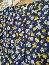 Load image into Gallery viewer, M - Old Navy Button Down
