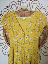 Load image into Gallery viewer, M - Yellow Button down Dress
