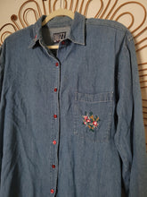 Load image into Gallery viewer, M/L - VTG Embroidered Button-down
