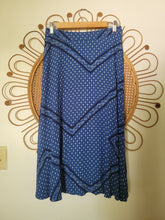 Load image into Gallery viewer, 2 - NWT Gap Bandana Print Midi Dress
