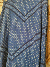 Load image into Gallery viewer, 2 - NWT Gap Bandana Print Midi Dress
